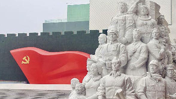 坚持用马克思主义中国化最新成果武装全党