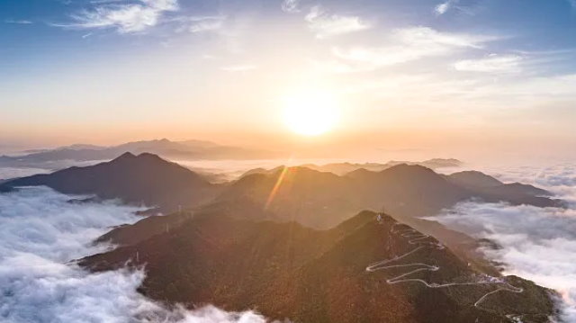 两个“历史决议”的制定背景、主要内容和重要意义