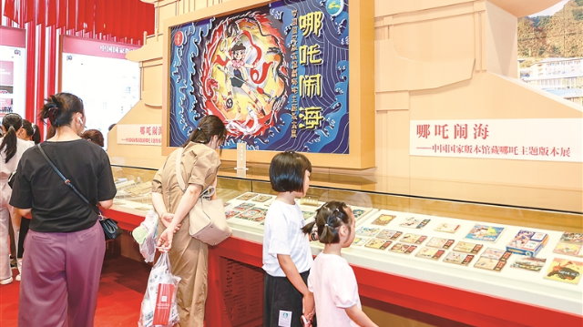坚持用马克思主义中国化最新成果武装全党