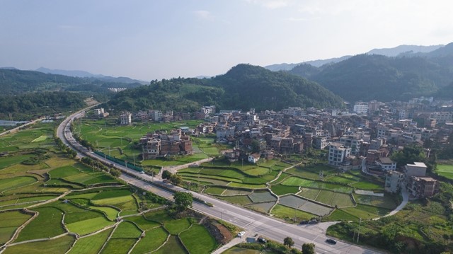 迈向新征程实现中国梦的行动指南