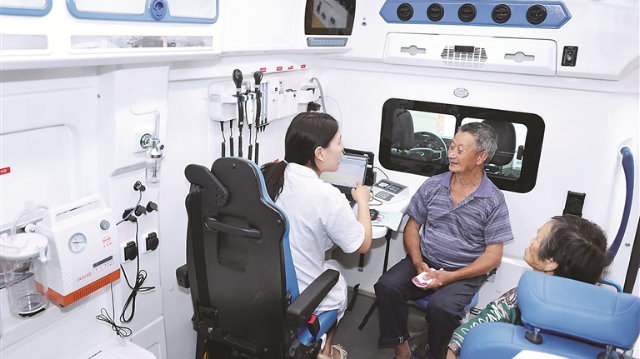 坚持用马克思主义中国化最新成果武装全党