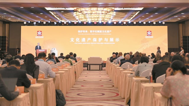 坚持用马克思主义中国化最新成果武装全党