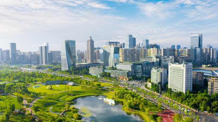 坚持用马克思主义中国化最新成果武装全党