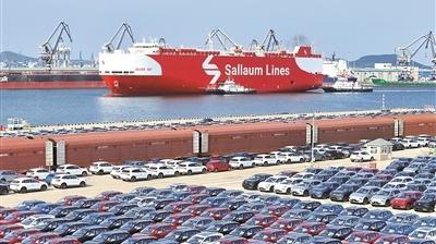 坚持用马克思主义中国化最新成果武装全党