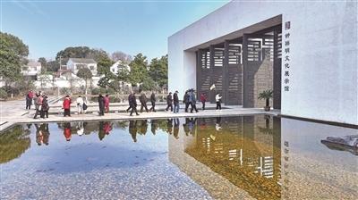 坚持用马克思主义中国化最新成果武装全党