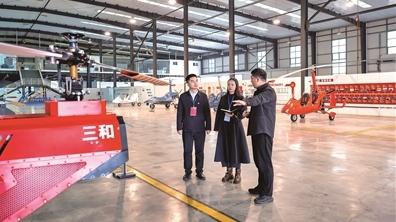 坚持用马克思主义中国化最新成果武装全党