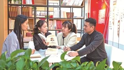 坚持用马克思主义中国化最新成果武装全党