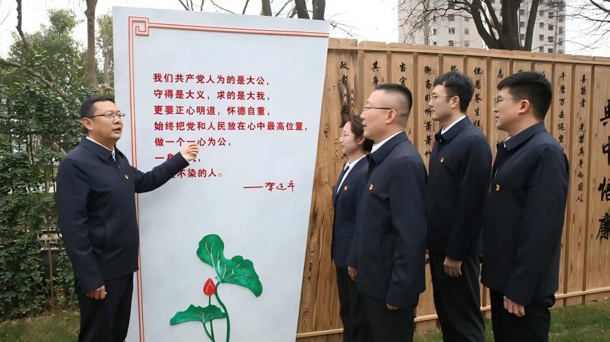 史铁生：温厚的人格形象长留人间