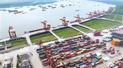 坚持用马克思主义中国化最新成果武装全党