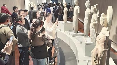 迈向新征程实现中国梦的行动指南