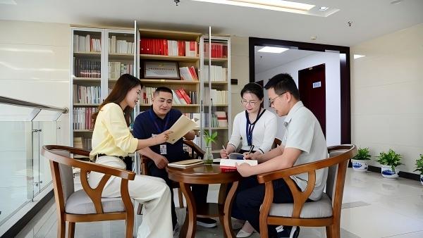 史铁生：温厚的人格形象长留人间