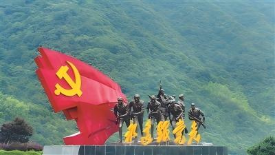 坚持用马克思主义中国化最新成果武装全党