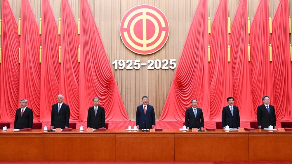 庆祝中华全国总工会成立100周年暨全国劳动模范和先进工作者表彰大会隆重举行 习近平发表重要讲话