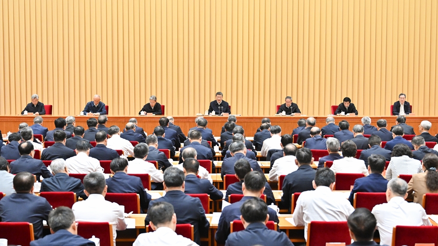习近平出席全国卫生与健康大会并发表重要讲话